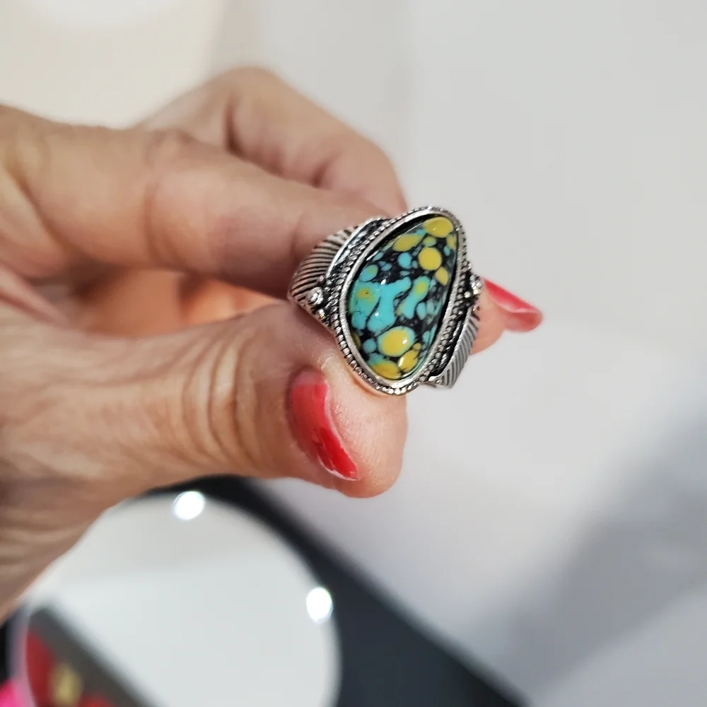 Faux Turquoise Ring Size 9 L👀K Costume Jewelry